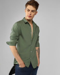 Dennis Lingo Men Slim Fit Solid Spread Collar Casual Shirt