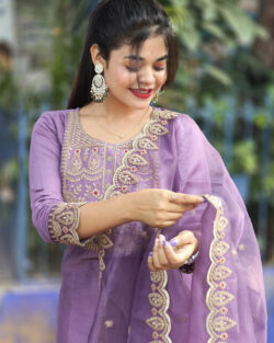 Women Silk Blend Kurta Pant Dupatta Set