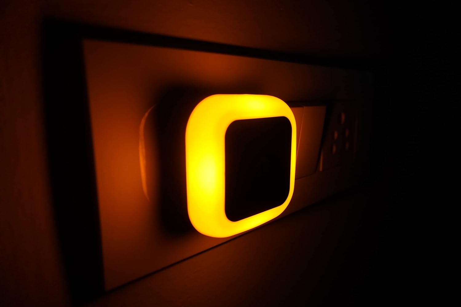 HOARD 0.5W Led Plug in Smart Night Lamp with Automatic Sensor Smart LED Night Lamp -(Orange) Pack of 1