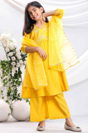 misbis Girls Floral Embroidered Regular Thread Work Kurta with Palazzos & With Dupatta